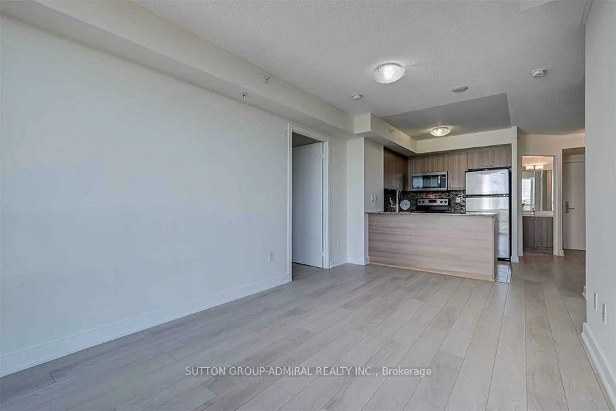 5740, Yonge, Newtonbrook West, Toronto