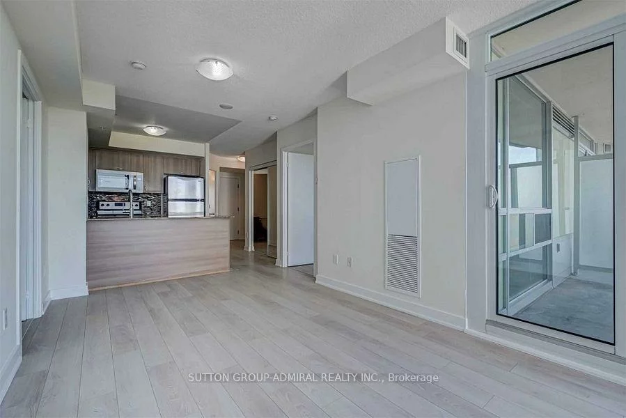 5740, Yonge, Newtonbrook West, Toronto