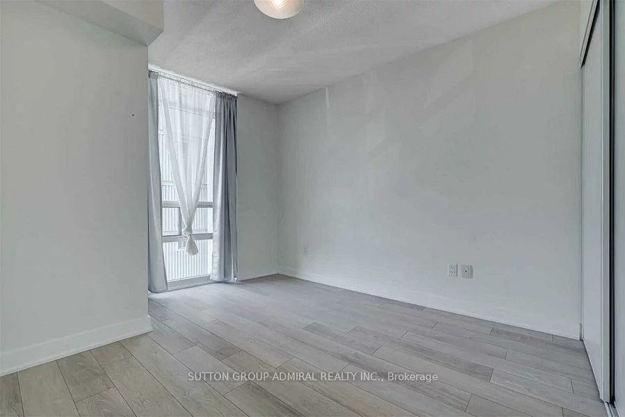 5740, Yonge, Newtonbrook West, Toronto