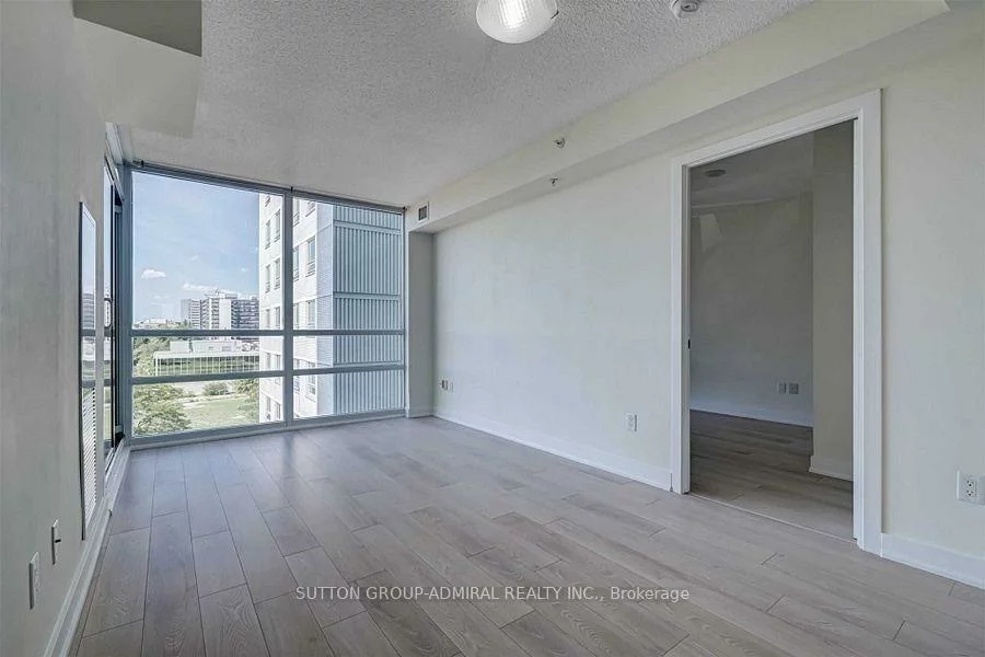 5740, Yonge, Newtonbrook West, Toronto