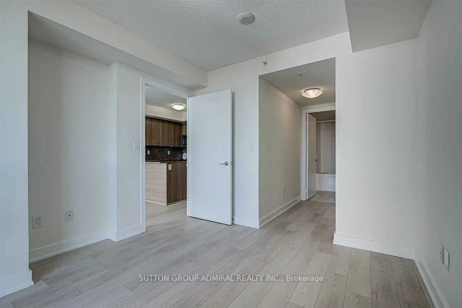 5740, Yonge, Newtonbrook West, Toronto