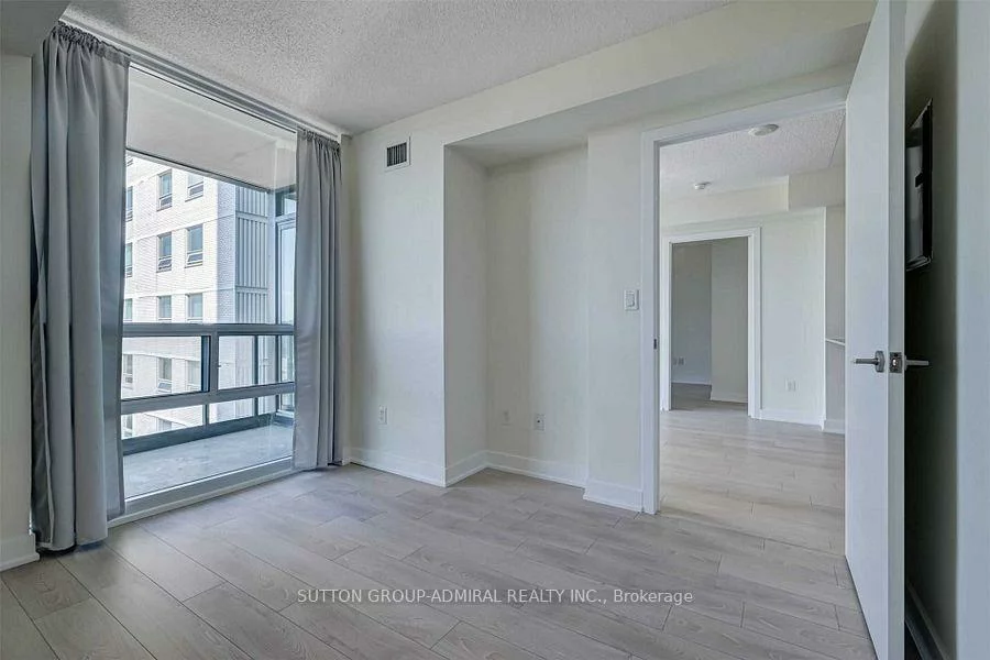 5740, Yonge, Newtonbrook West, Toronto