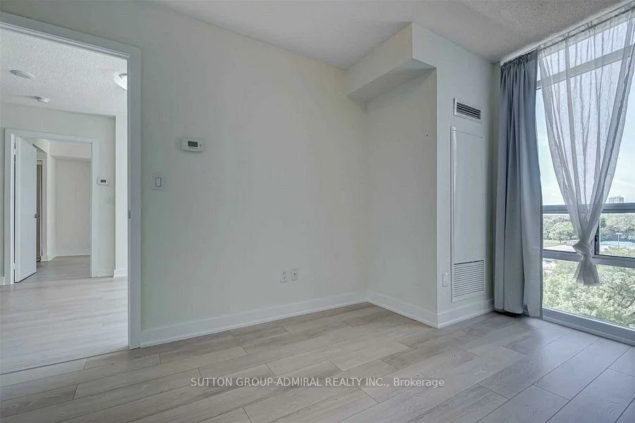 5740, Yonge, Newtonbrook West, Toronto