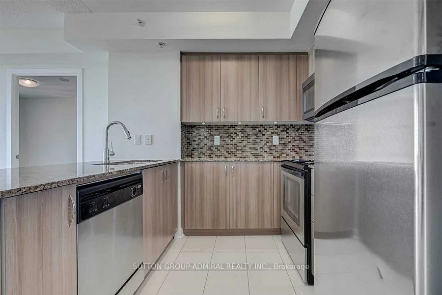 5740, Yonge, Newtonbrook West, Toronto