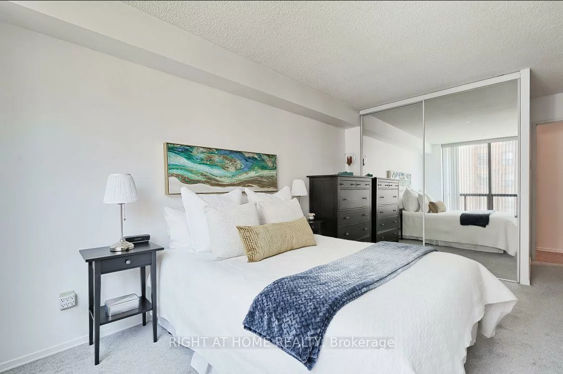 250, Jarvis, Church-Yonge Corridor, Toronto