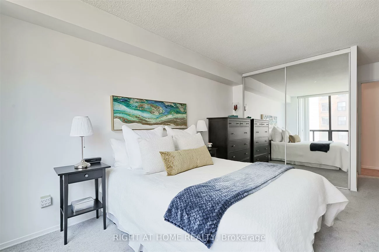 250, Jarvis, Church-Yonge Corridor, Toronto