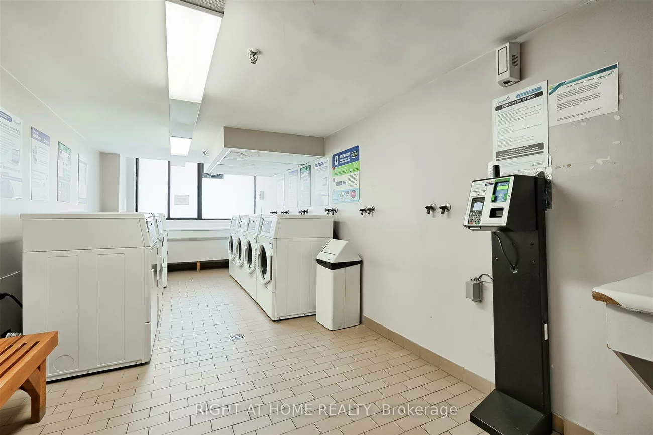 250, Jarvis, Church-Yonge Corridor, Toronto