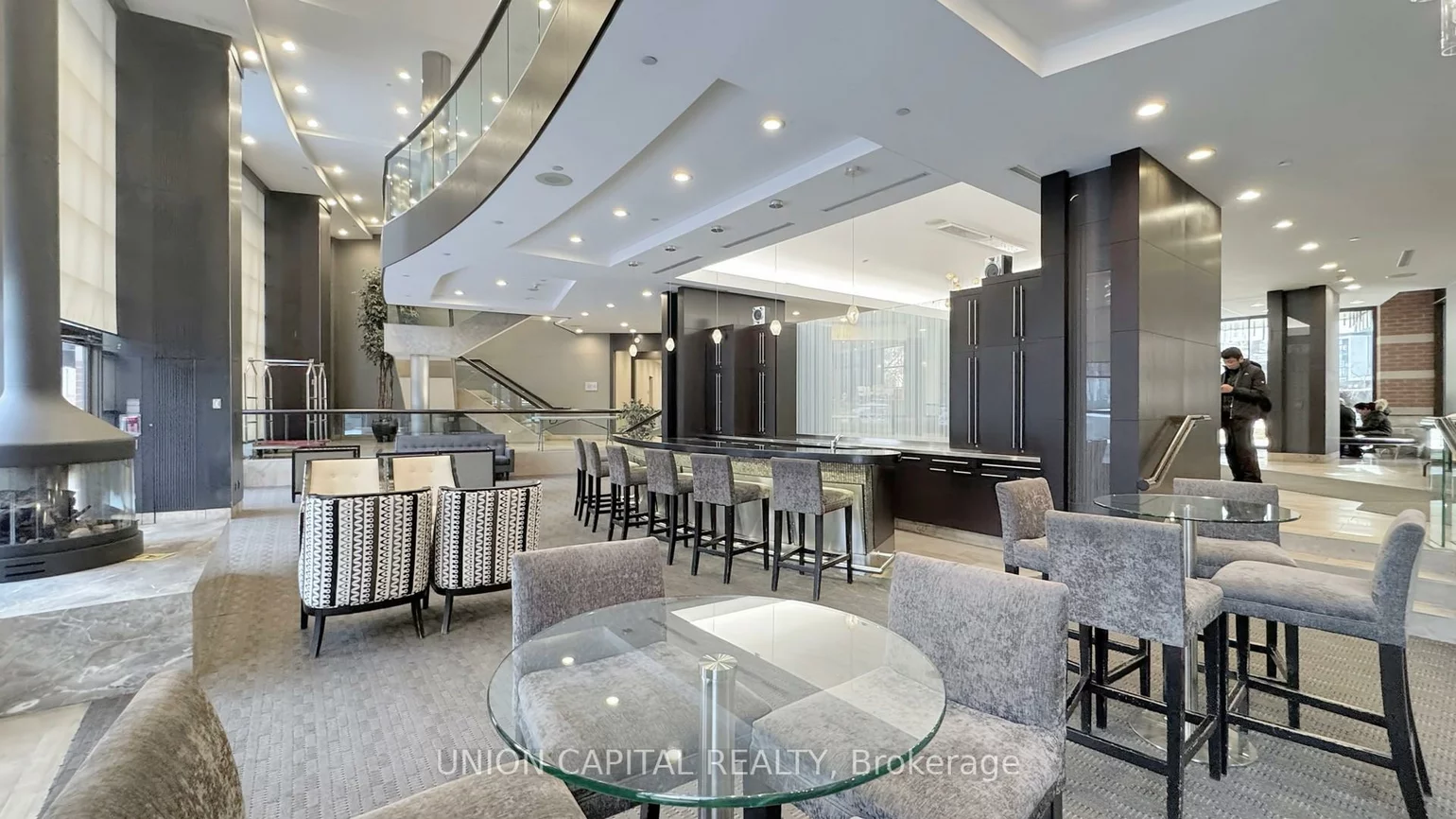33, Sheppard, Willowdale East, Toronto