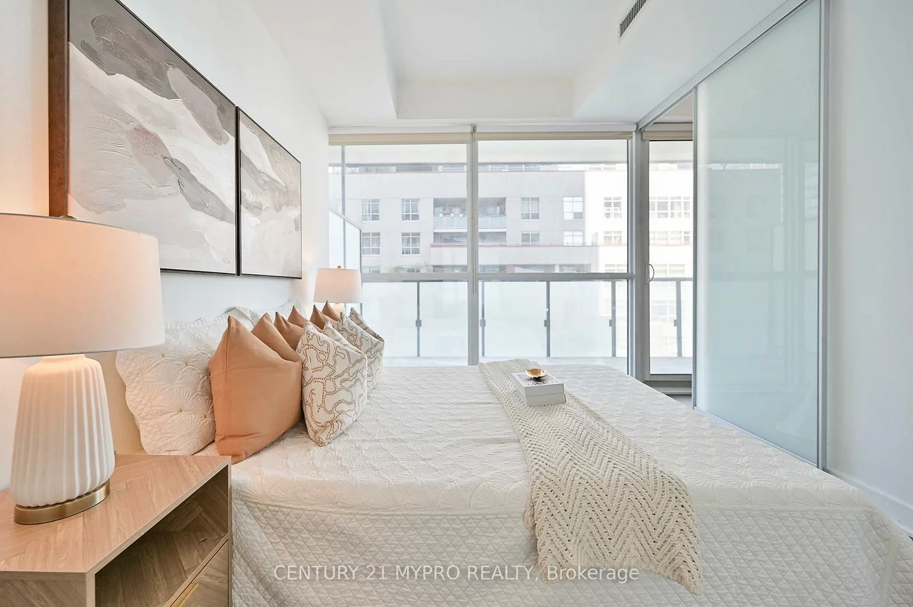 15, Grenville, Bay Street Corridor, Toronto