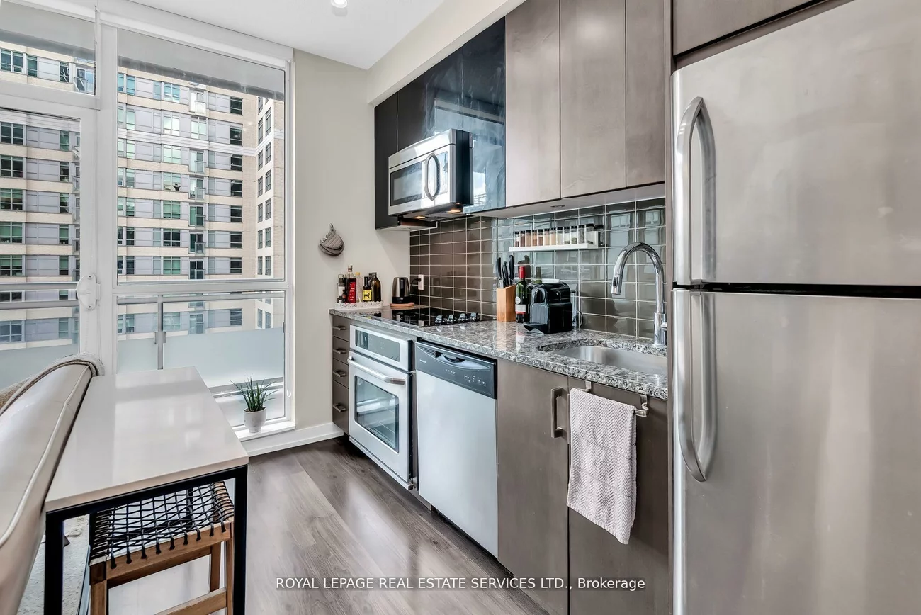 89, Dunfield, Mount Pleasant West, Toronto