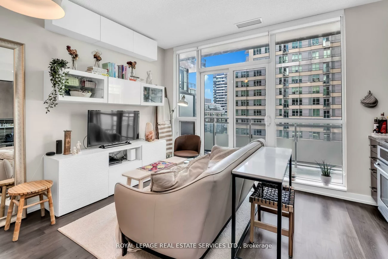 89, Dunfield, Mount Pleasant West, Toronto