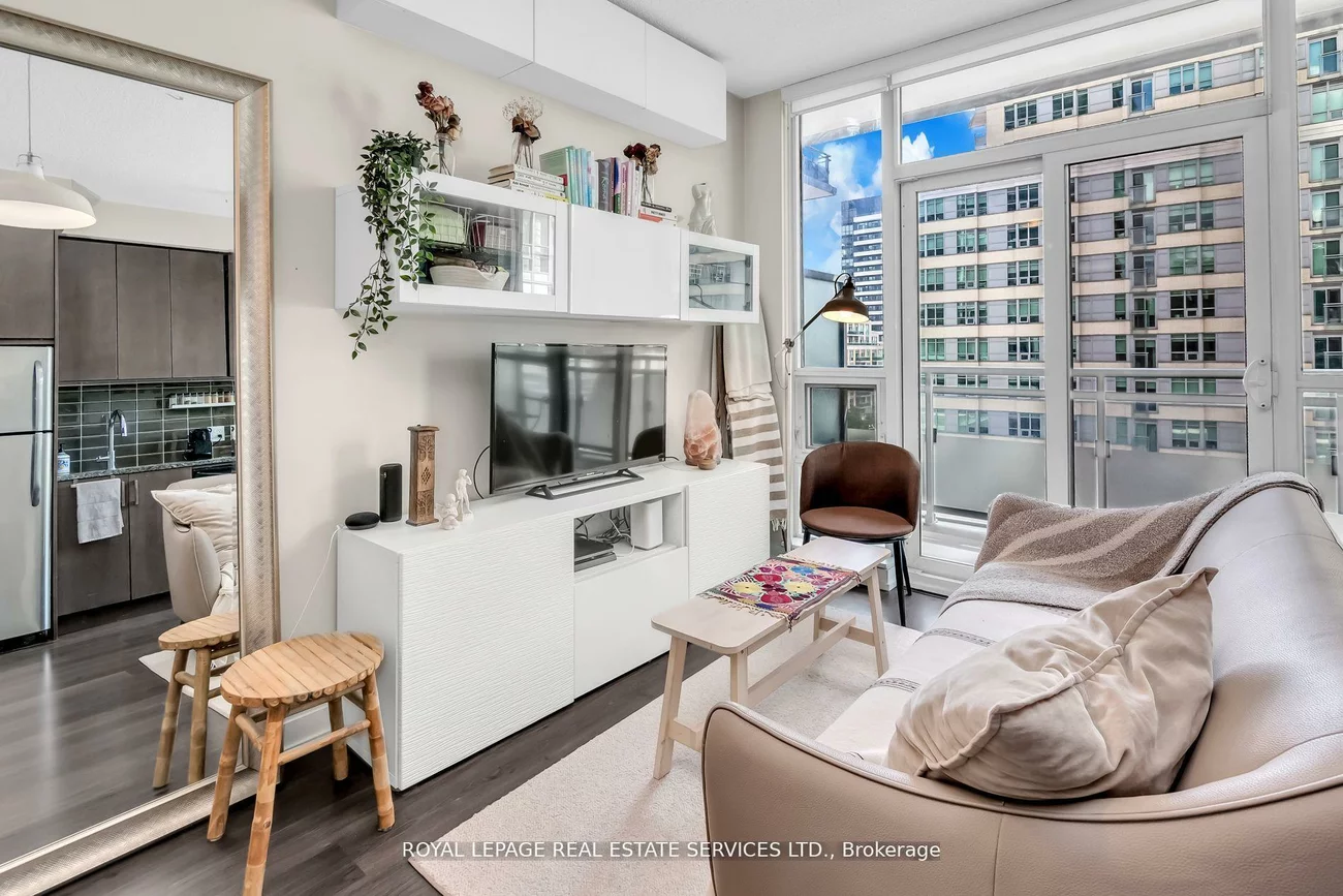 89, Dunfield, Mount Pleasant West, Toronto
