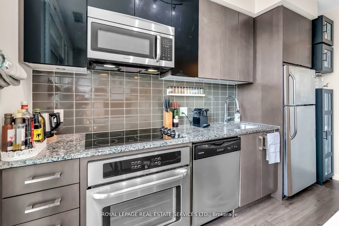 89, Dunfield, Mount Pleasant West, Toronto