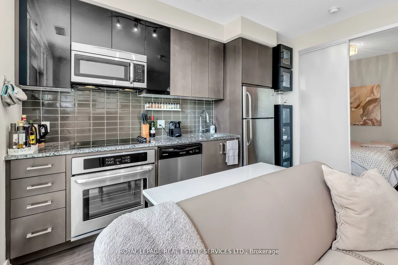 89, Dunfield, Mount Pleasant West, Toronto
