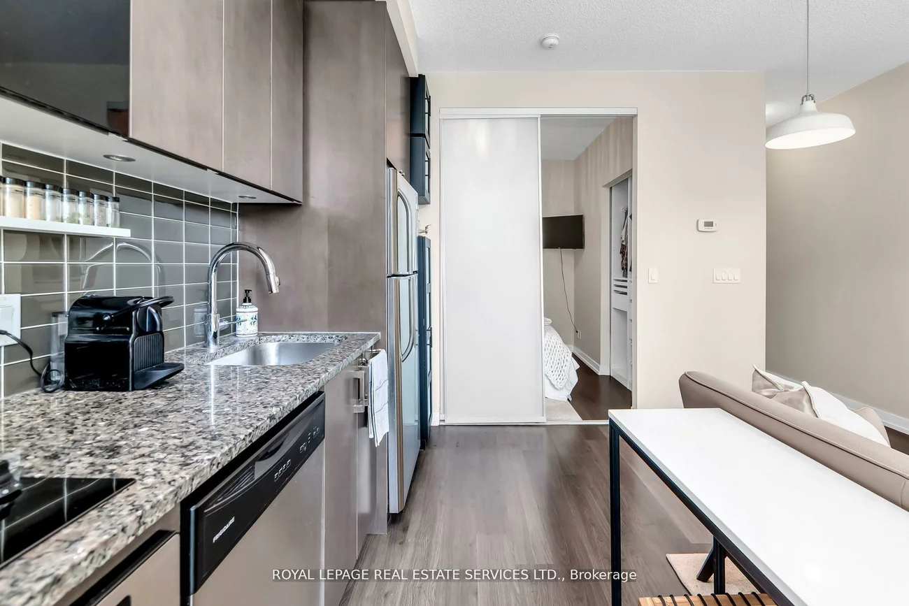 89, Dunfield, Mount Pleasant West, Toronto