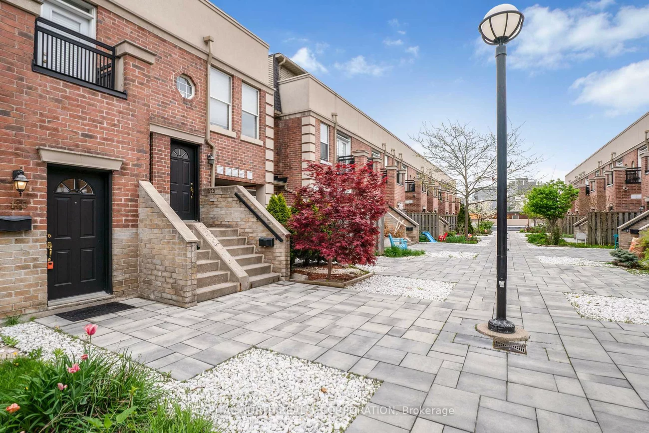 51, Halton, Trinity-Bellwoods, Toronto