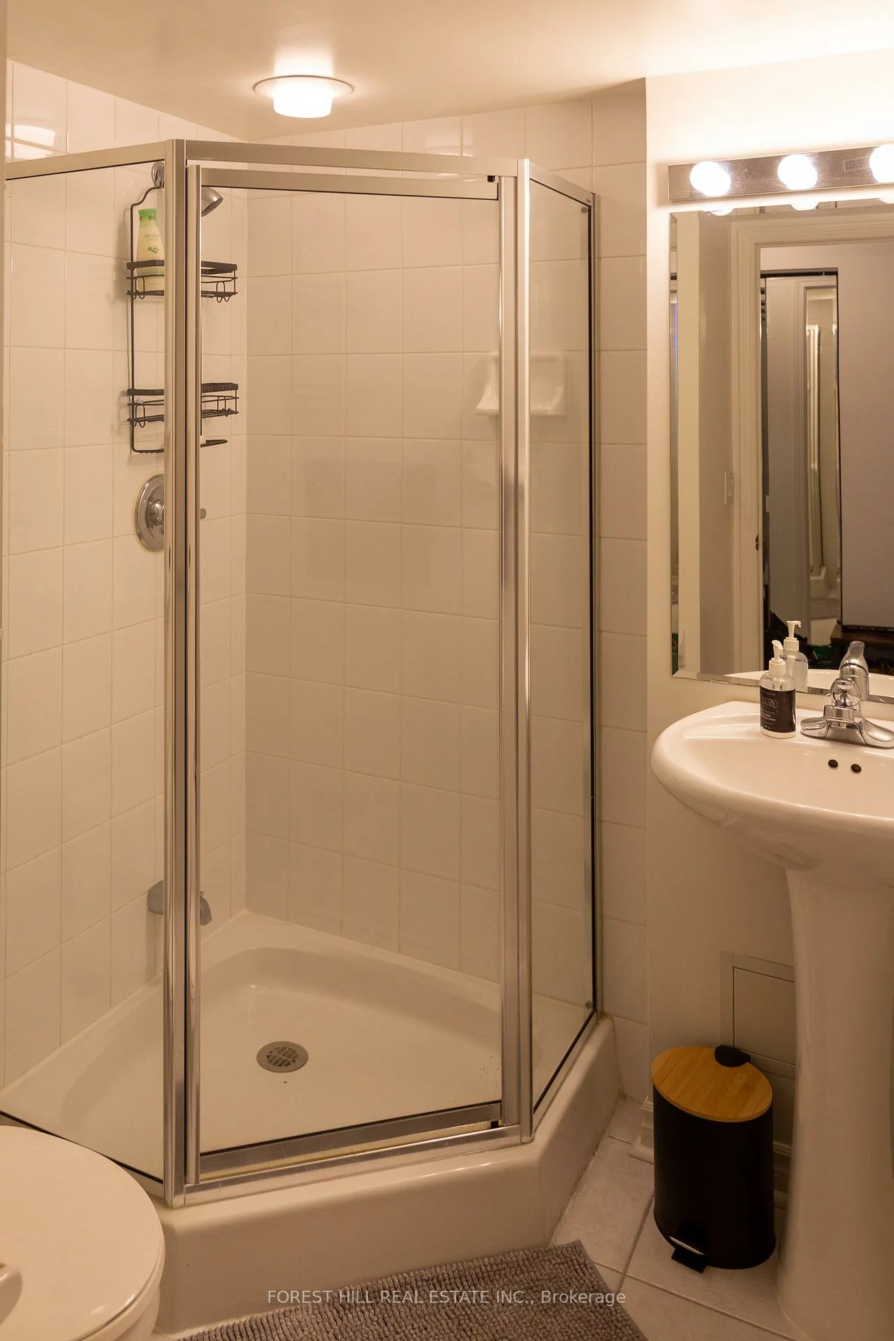 17, Barberry, Bayview Village, Toronto