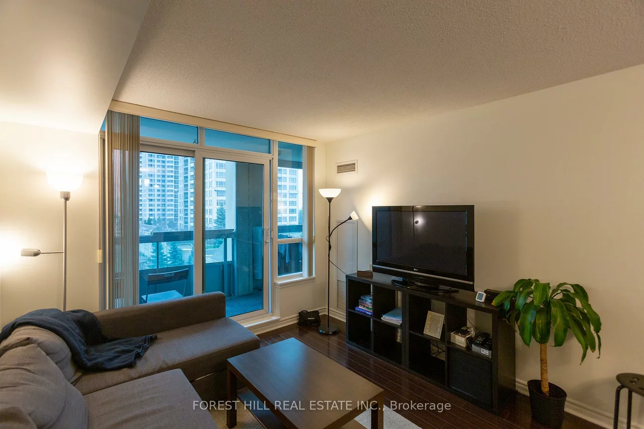 17, Barberry, Bayview Village, Toronto
