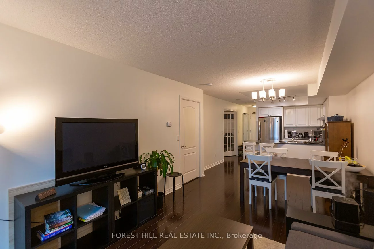 17, Barberry, Bayview Village, Toronto