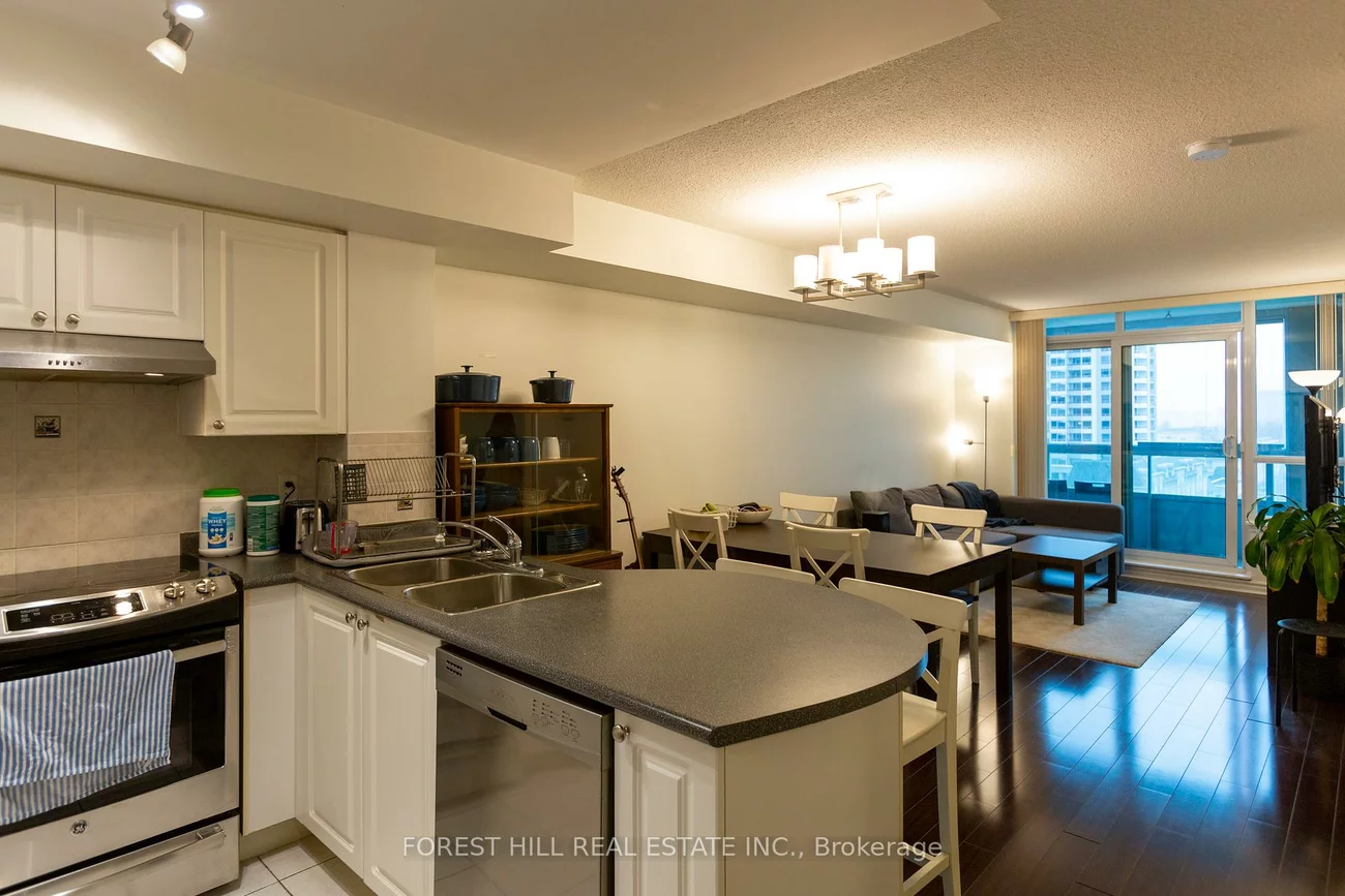 17, Barberry, Bayview Village, Toronto