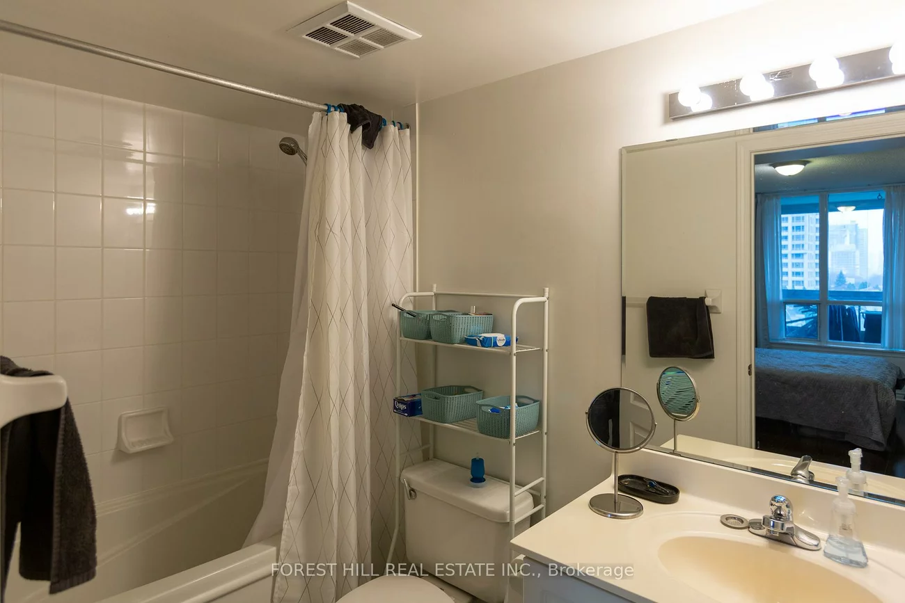17, Barberry, Bayview Village, Toronto