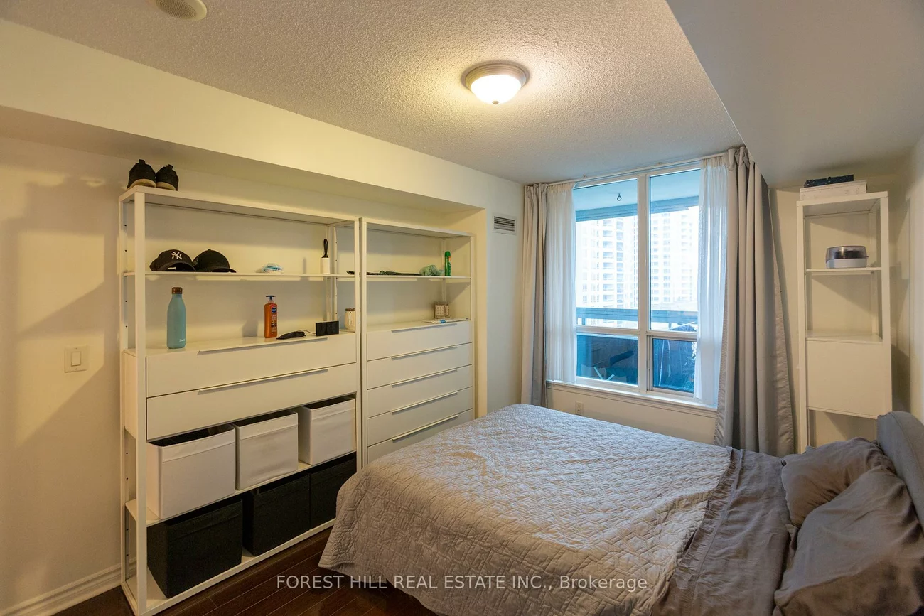 17, Barberry, Bayview Village, Toronto