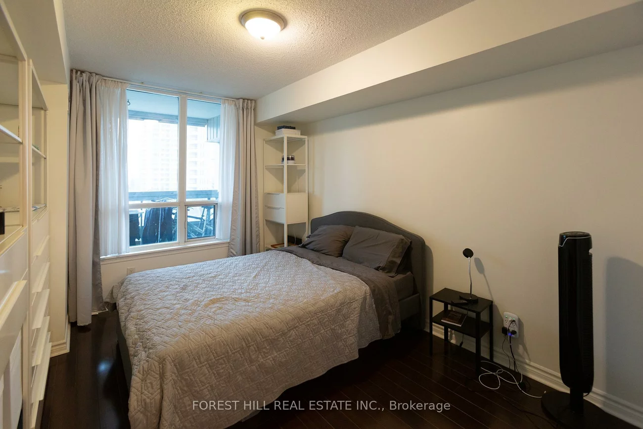 17, Barberry, Bayview Village, Toronto