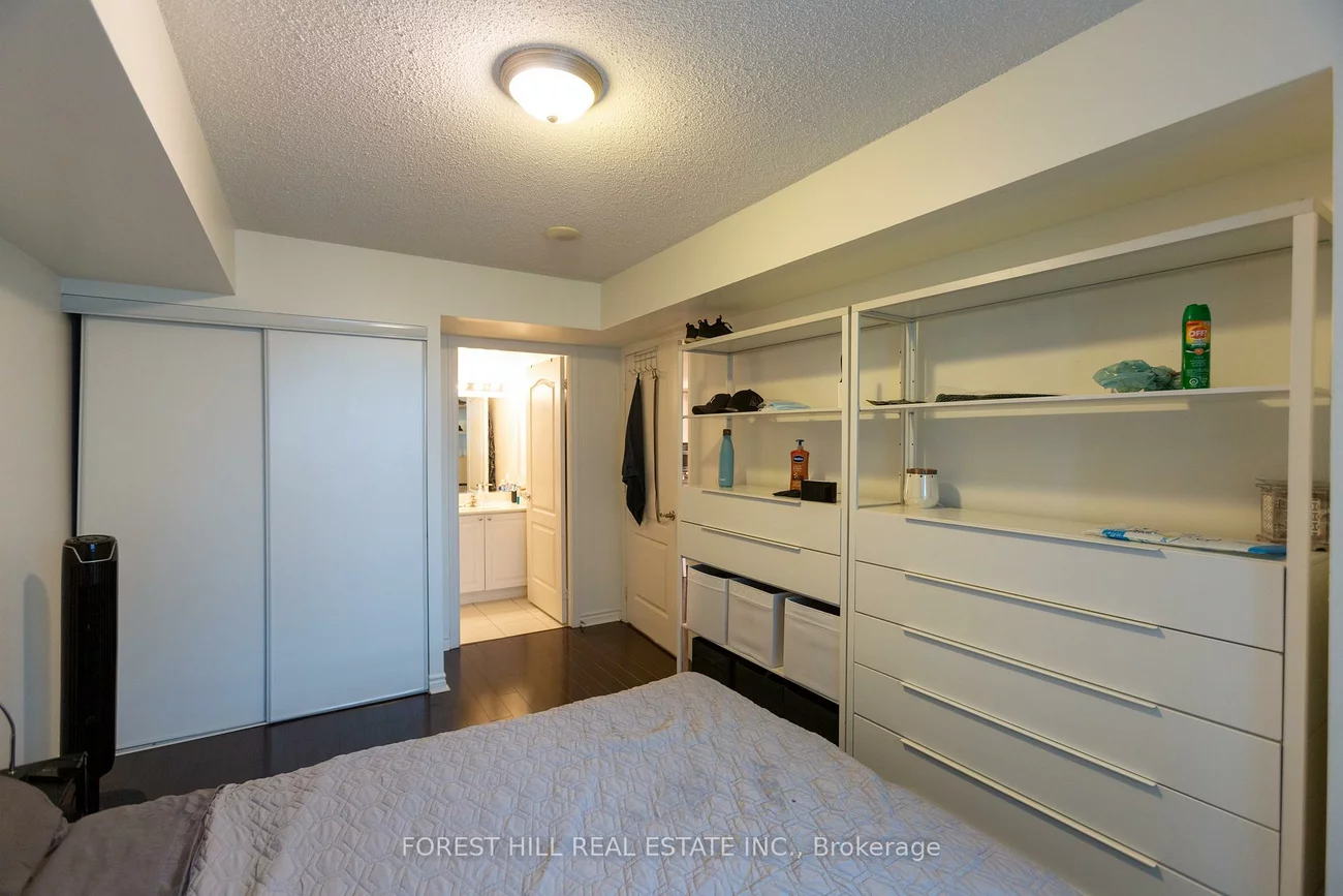 17, Barberry, Bayview Village, Toronto