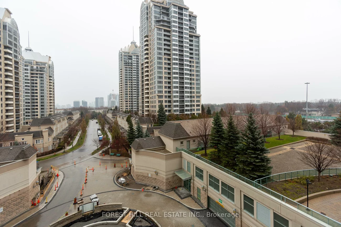 17, Barberry, Bayview Village, Toronto