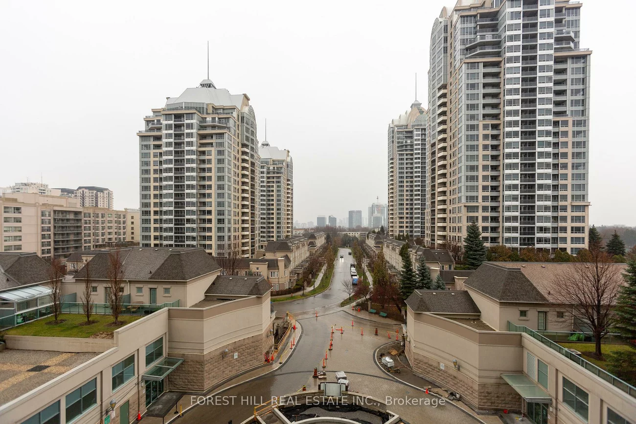 17, Barberry, Bayview Village, Toronto