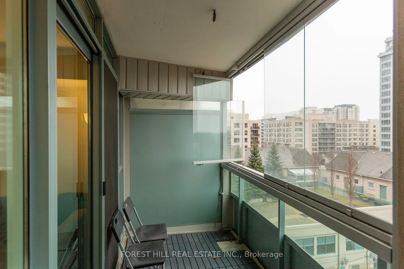 17, Barberry, Bayview Village, Toronto