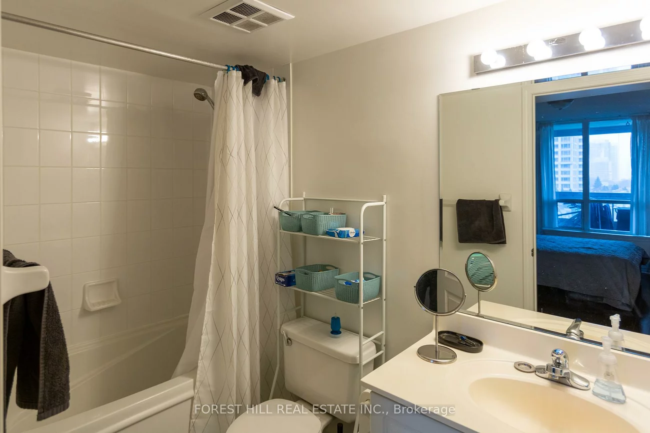 17, Barberry, Bayview Village, Toronto