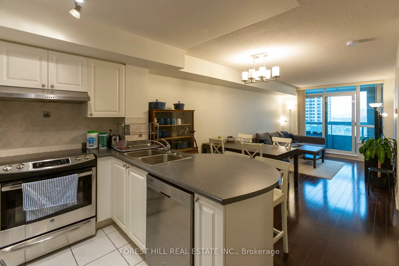 17, Barberry, Bayview Village, Toronto