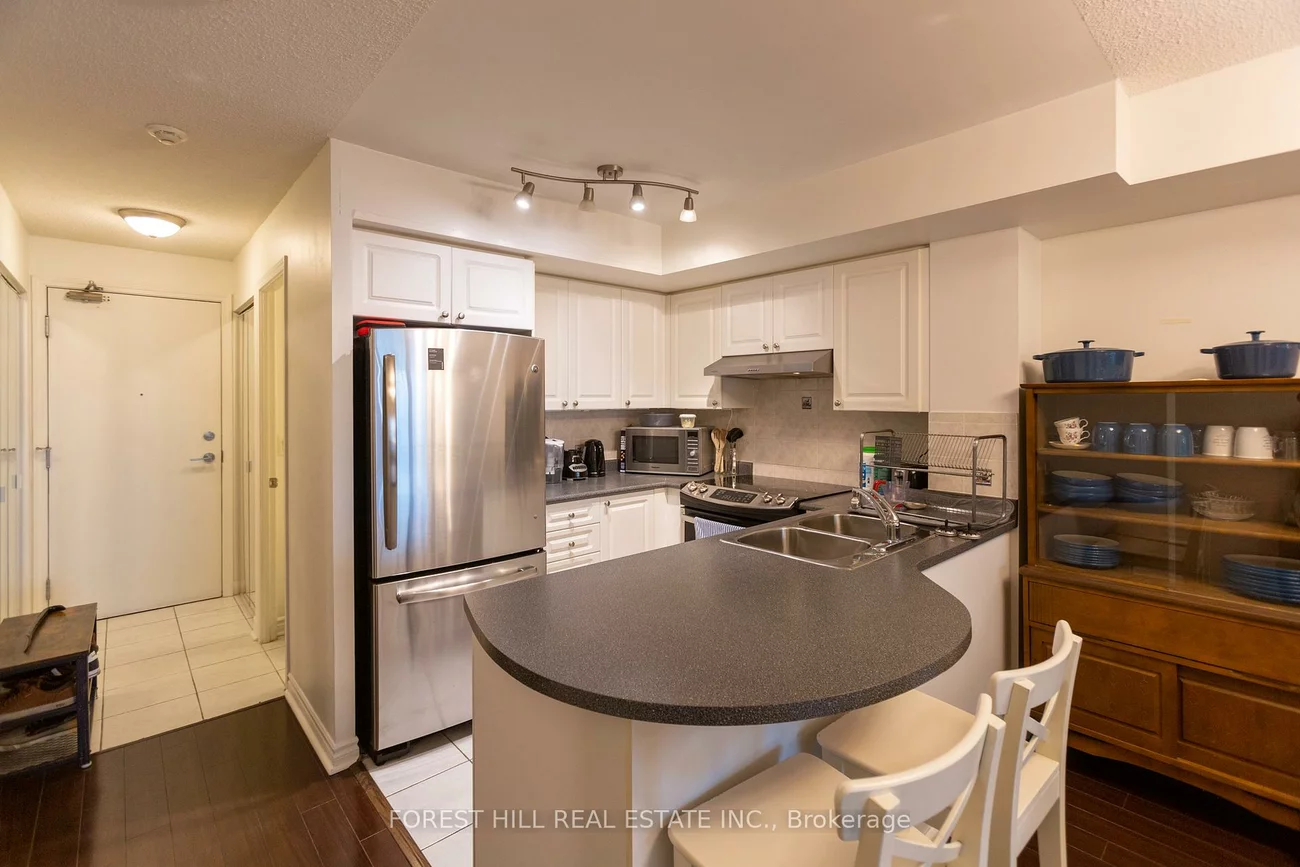 17, Barberry, Bayview Village, Toronto