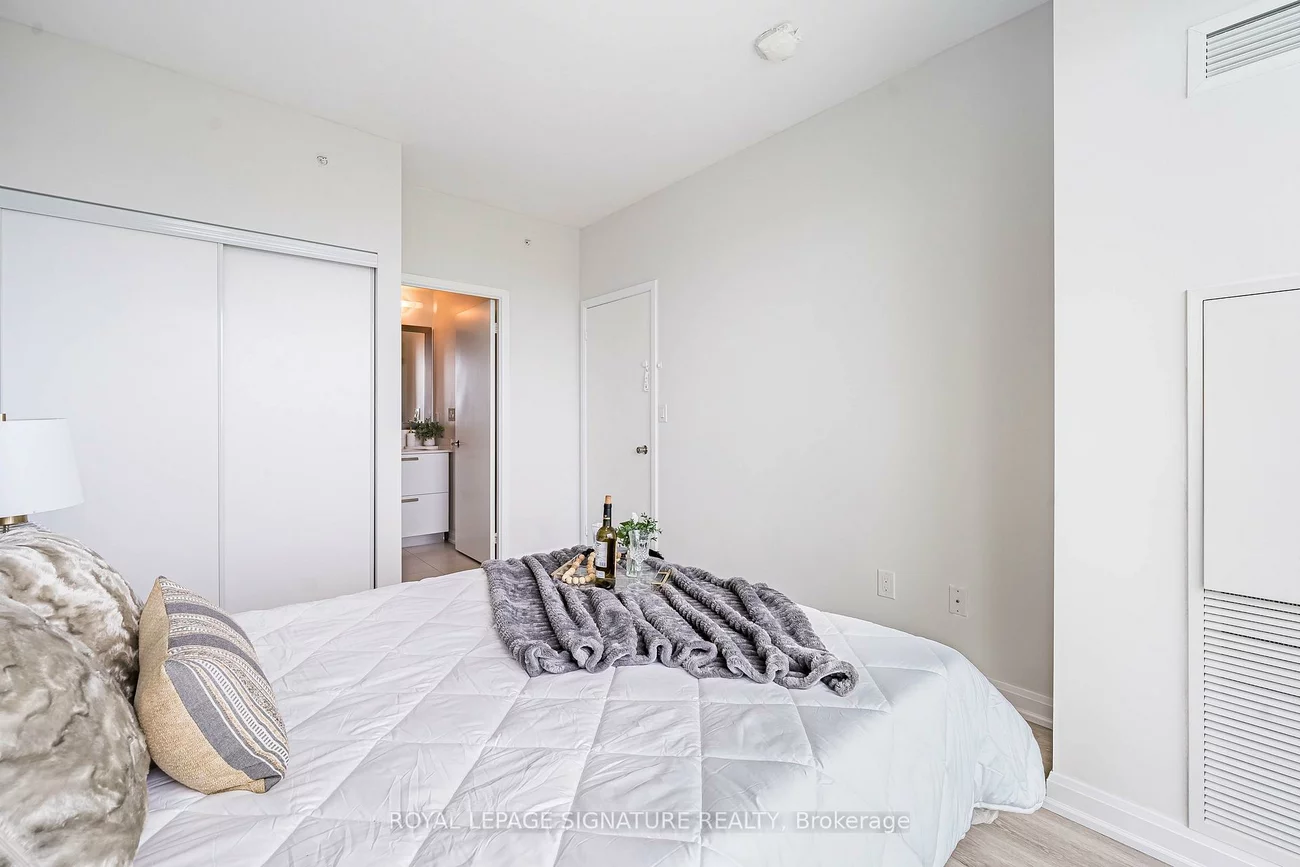 11, Bogert, Lansing-Westgate, Toronto