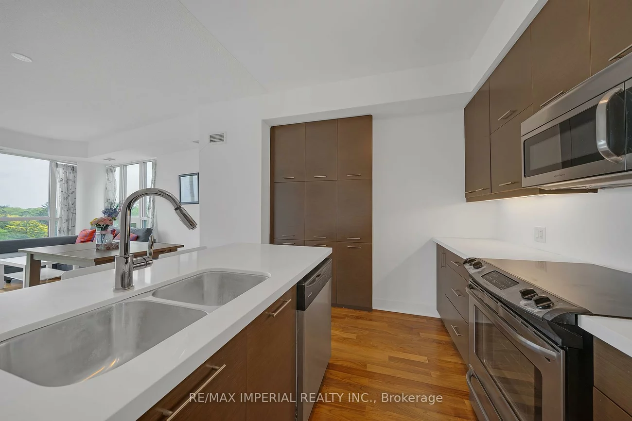 26, NORTON, Willowdale East, Toronto