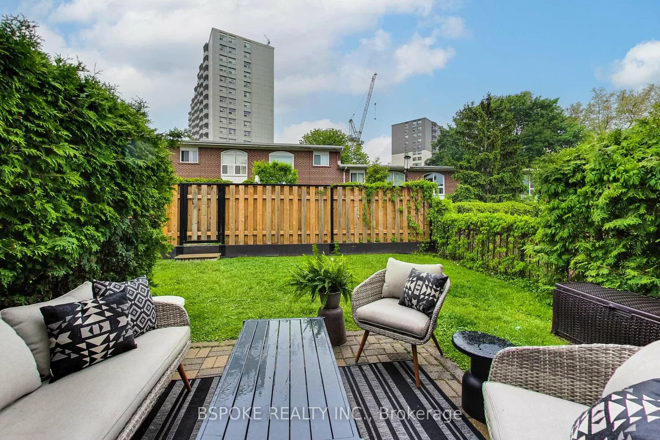 25, Esterbrooke, Don Valley Village, Toronto