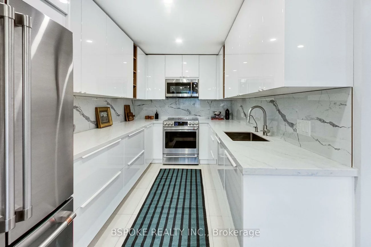 25, Esterbrooke, Don Valley Village, Toronto