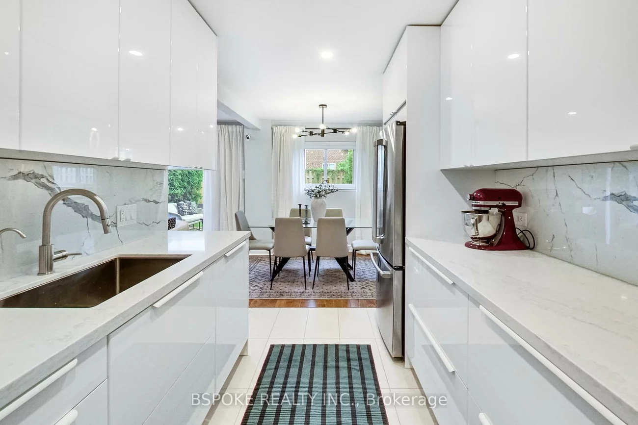 25, Esterbrooke, Don Valley Village, Toronto