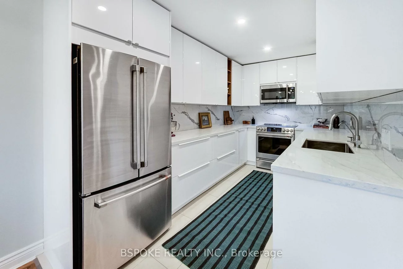 25, Esterbrooke, Don Valley Village, Toronto