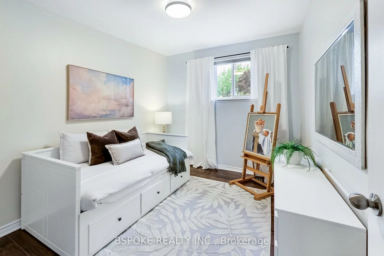 25, Esterbrooke, Don Valley Village, Toronto