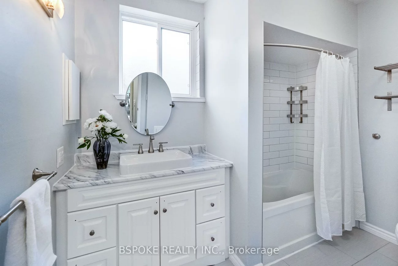 25, Esterbrooke, Don Valley Village, Toronto