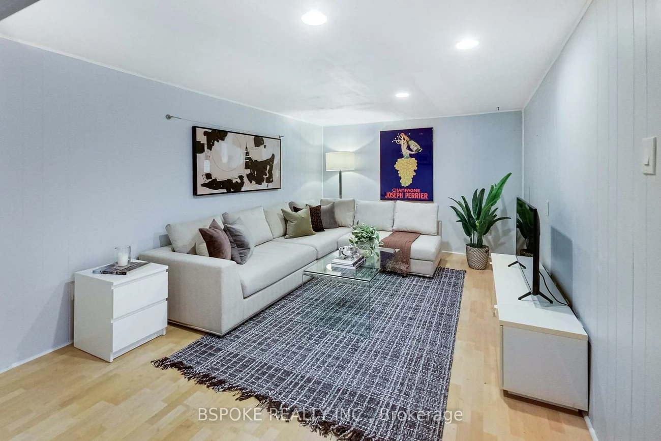 25, Esterbrooke, Don Valley Village, Toronto