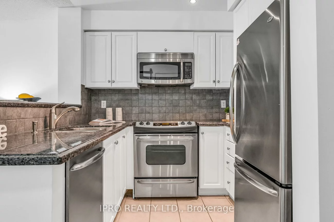 23, Lorraine, Willowdale West, Toronto