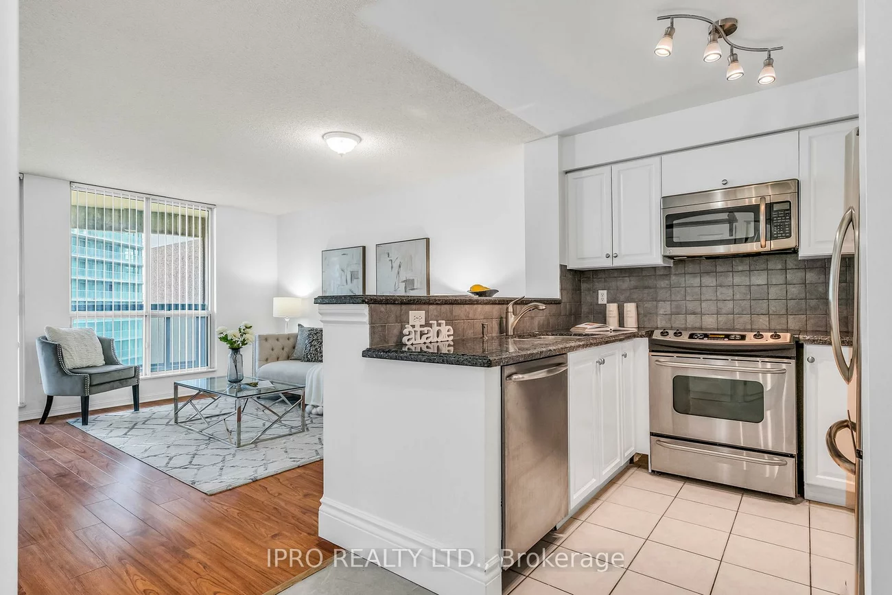 23, Lorraine, Willowdale West, Toronto