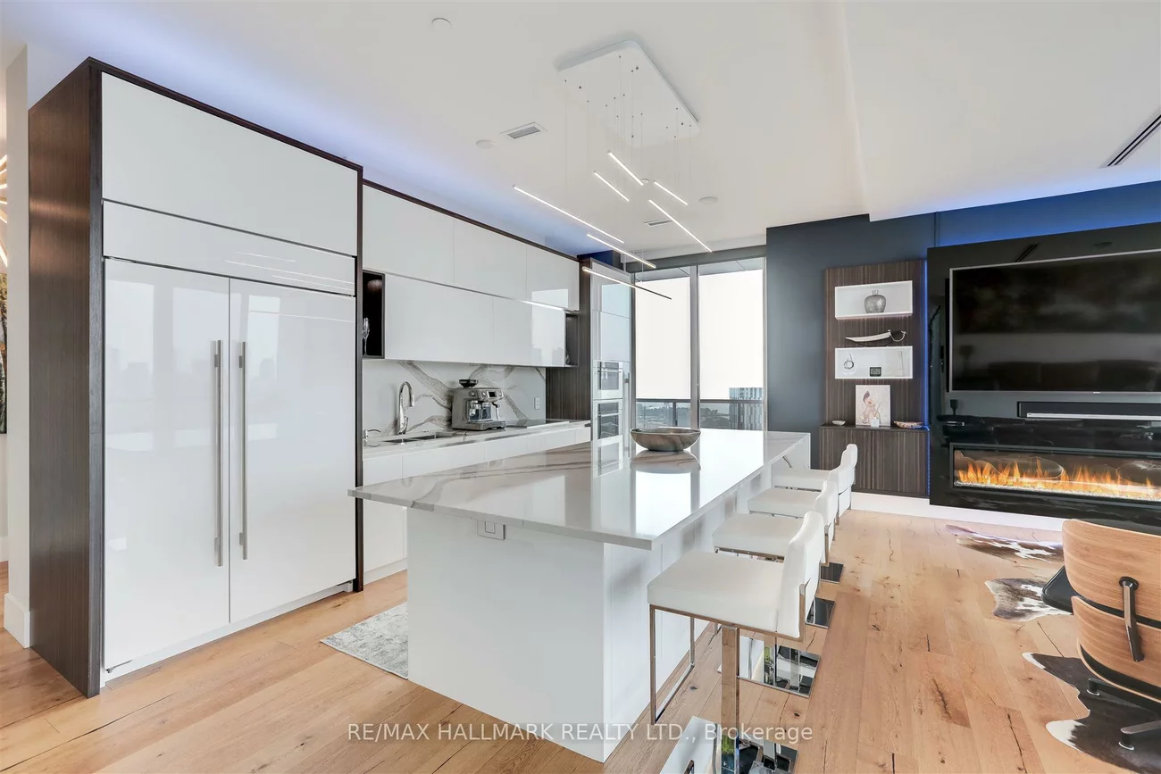170, Bayview, Waterfront Communities C8, Toronto