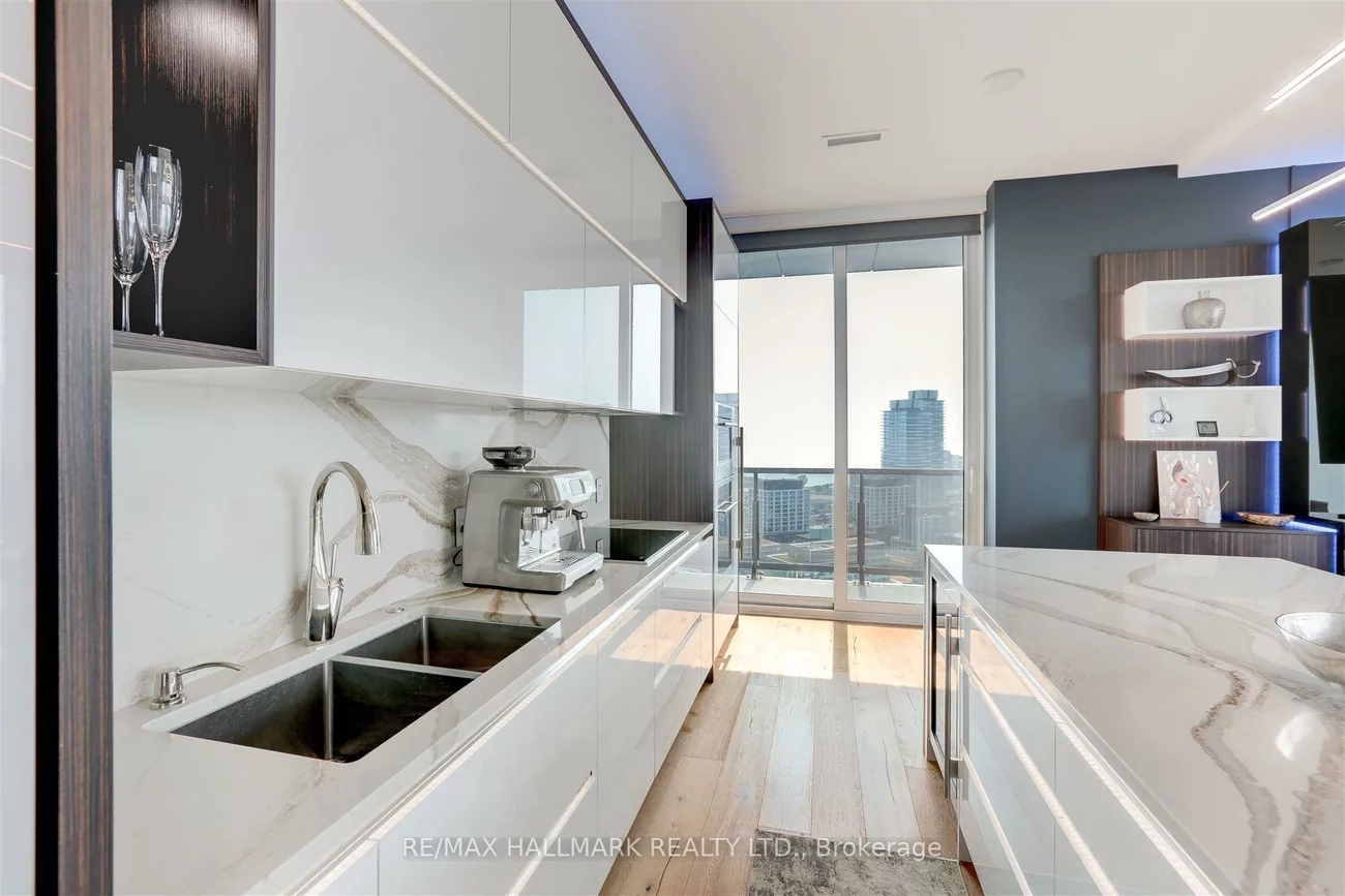 170, Bayview, Waterfront Communities C8, Toronto