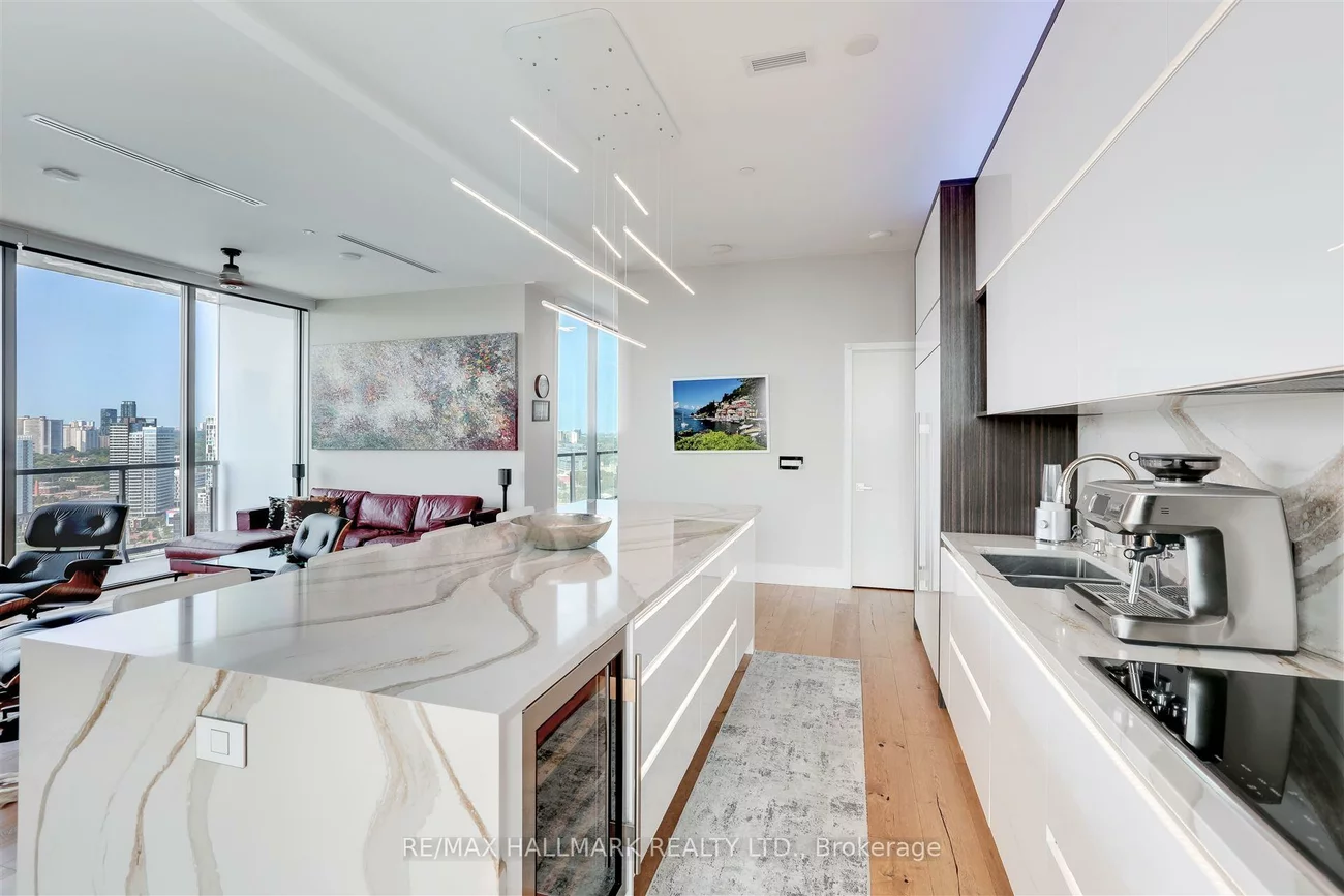 170, Bayview, Waterfront Communities C8, Toronto