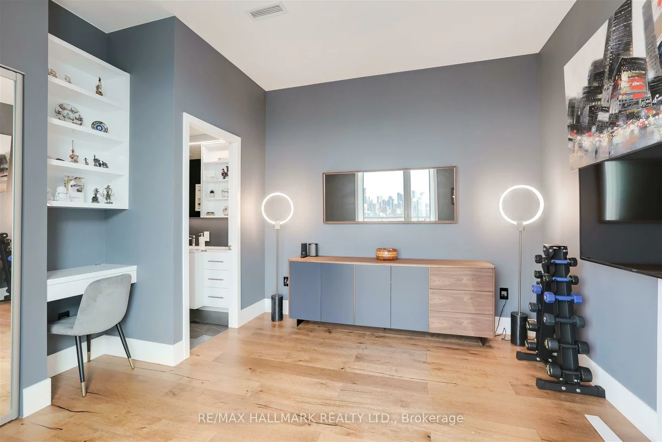 170, Bayview, Waterfront Communities C8, Toronto