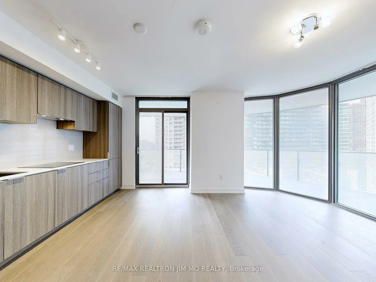 11, Wellesley, Bay Street Corridor, Toronto